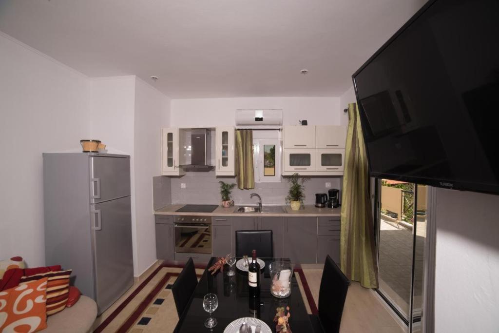 Bodikos Apartments Pitsidia Eksteriør bilde